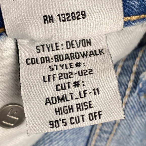 LOVERS + FRIENDS Devon High Rise 90’s Cut Off in Boardwalk Wash size 25 - Picture 7 of 9